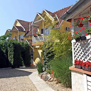 https://castello-vendeg-es-apartmanhaz.egerhotels.net