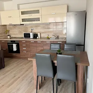 Apartament Hatvan, Debreczyn